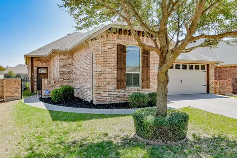 204 Captains Ct, Granbury, TX 76049