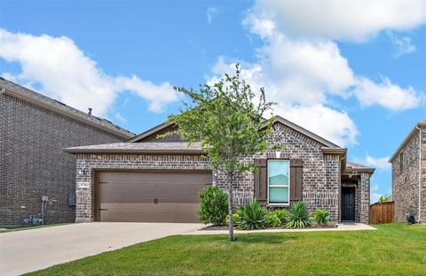 8705 Copper River Dr, Fort Worth, TX 76131