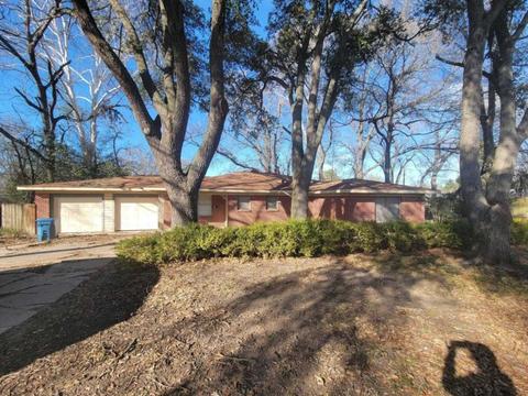 925 Maryland Dr, Athens, TX 75751