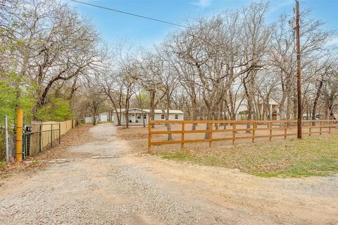 705 Newsom Rd, Azle, TX 76020
