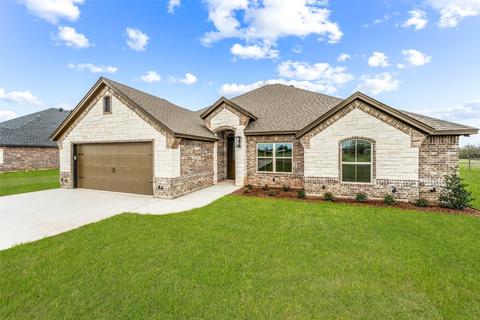 360 Walking Horse Dr, Stephenville, TX 76401