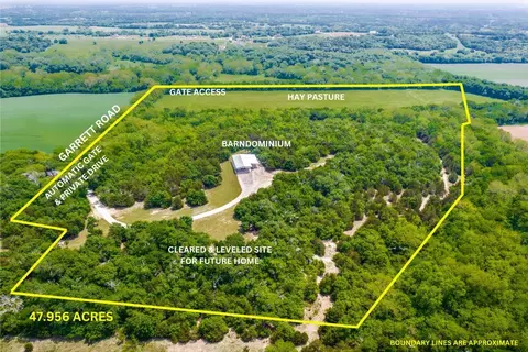 562 Garrett Rd, Tom Bean, TX 75491