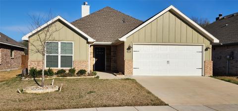 304 Bronco Dr, Pilot Point, TX 76258