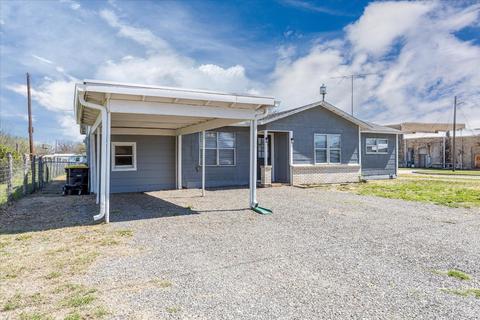 106 N Kickapoo St, Lipan, TX 76462