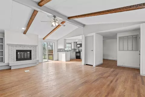 911 Whippoorwill Dr, Granbury, TX 76049