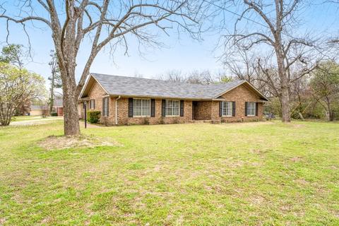 502 E Hubbard St, Lindale, TX 75771