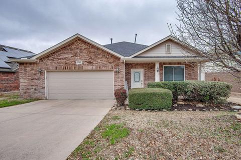 5712 Minnow Dr, Fort Worth, TX 76179