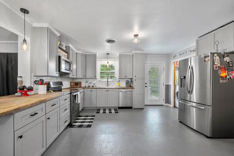 409 N Hall St, Fairfield, TX 75840