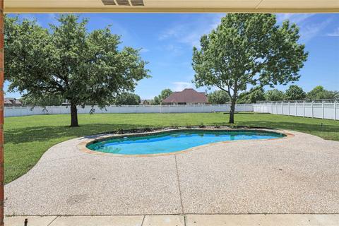 1130 W Oaklawn Dr, Talty, TX 75160
