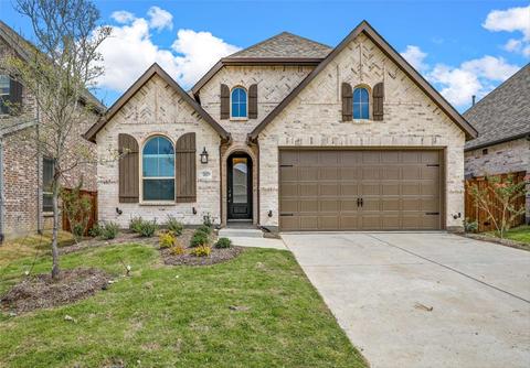 2013 Pelham Dr, Aubrey, TX 76227