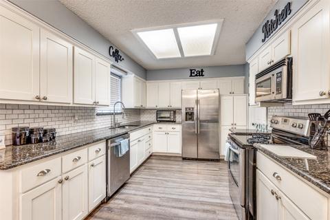726 Kensington Ln, Mansfield, TX 76063