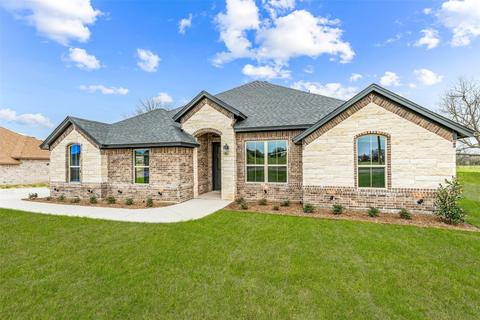 410 Walking Horse Dr, Stephenville, TX 76401