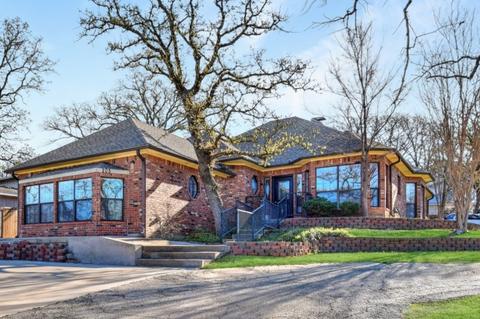 205 Kiowa E Dr, Lake Kiowa, TX 76240