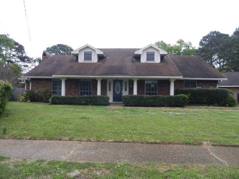 2425 Lakecrest Dr, Shreveport, LA 71109
