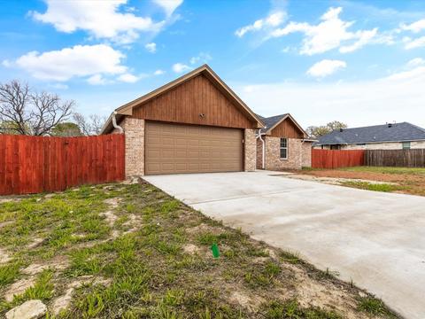 304 E 5th St, Tolar, TX 76476 photo 4