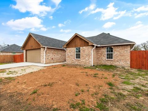 304 E 5th St, Tolar, TX 76476 photo 3