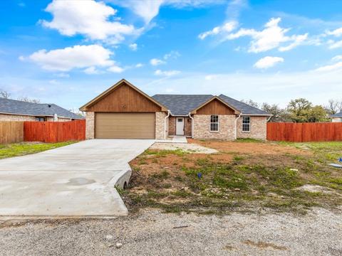 304 E 5th St, Tolar, TX 76476 photo 2