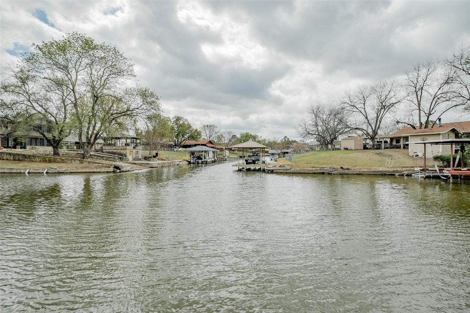 1617 Cheyenne Trl, Granbury, TX 76048 photo 4