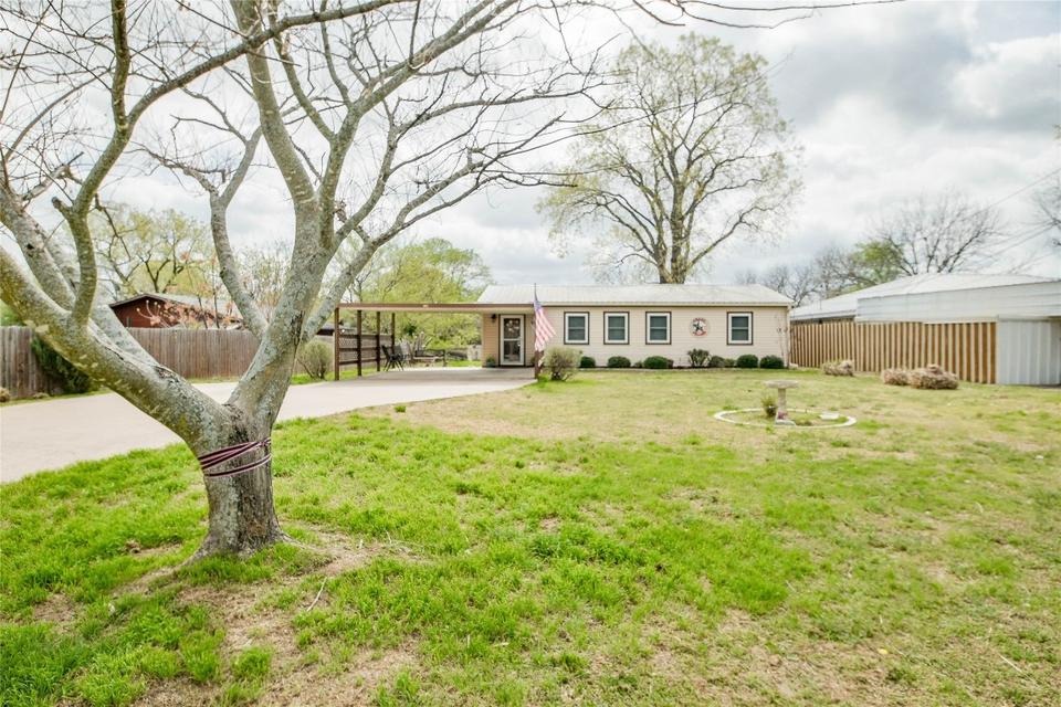  1617 Cheyenne Trl, Granbury, TX 76048 photo 2