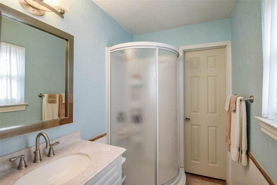  1617 Cheyenne Trl, Granbury, TX 76048 photo 22
