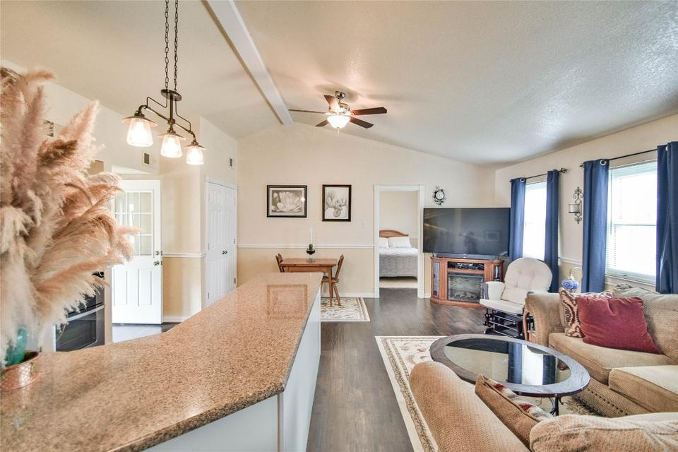  1617 Cheyenne Trl, Granbury, TX 76048 photo 11