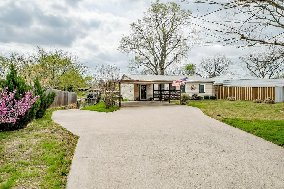  1617 Cheyenne Trl, Granbury, TX 76048 photo 3