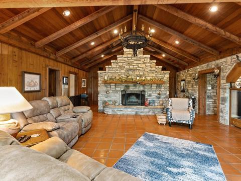 401 Baker Cut Off Rd, Weatherford, TX 76087