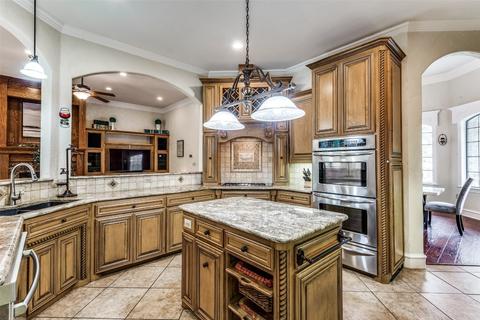 106 Pheasant Run Ct, Sunset, TX 76270 photo 9