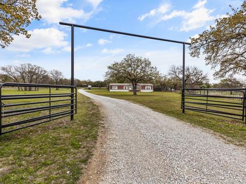 831 Cool Jct, Millsap, TX 76066