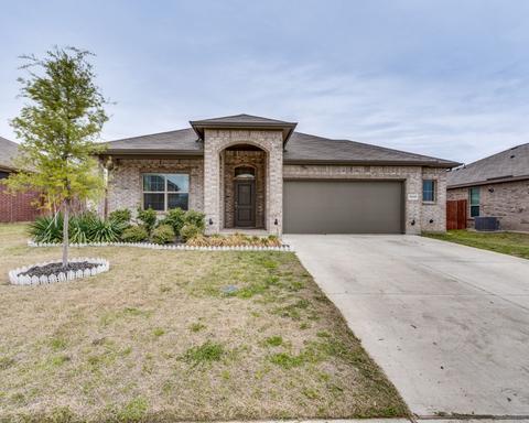 1215 Larkspur Ln, Cleburne, TX 76033