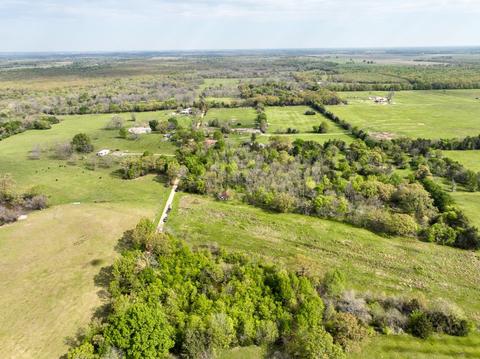 00 Cr 15800, Paris, TX 75462