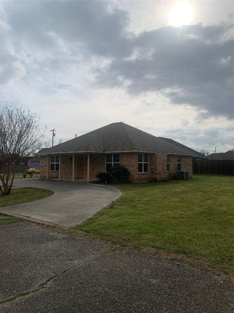 701 11th St, Honey Grove, TX 75446