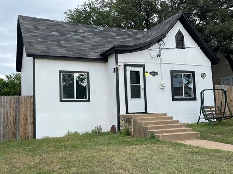 304 S Flint St, Breckenridge, TX 76424