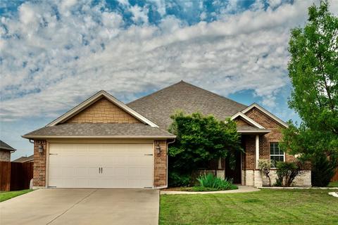 3932 Palomino Dr, Benbrook, TX 76116
