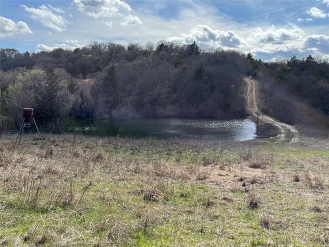 2261 Thompson Rd, Saint Jo, TX 76265