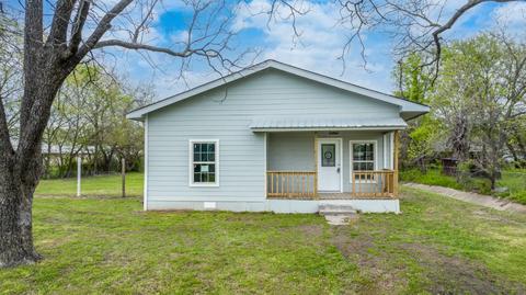 305 NE Front St, Edgewood, TX 75117