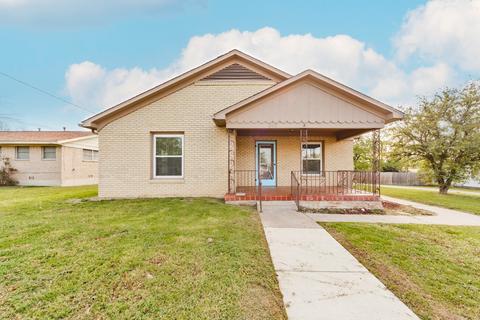 305 S Trinity St, Decatur, TX 76234