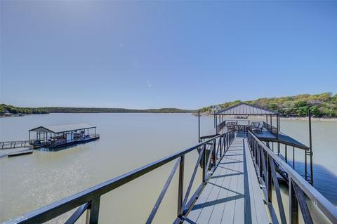 211 Pam Dr, Chico, TX 76431