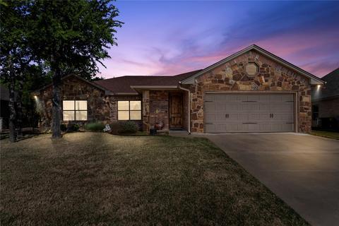 1429 Lauren Ln, Granbury, TX 76048