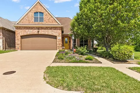 1700 Carnoustie Dr, Ennis, TX 75119