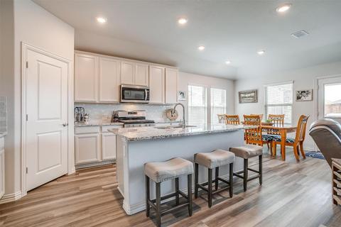 10329 Lakemont Dr, Fort Worth, TX 76131