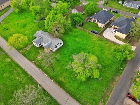 1505 N Johnson St, Ennis, TX 75119