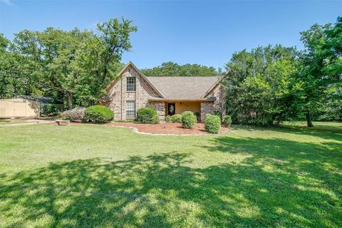 208 Saddle Hills Rd, Burleson, TX 76028