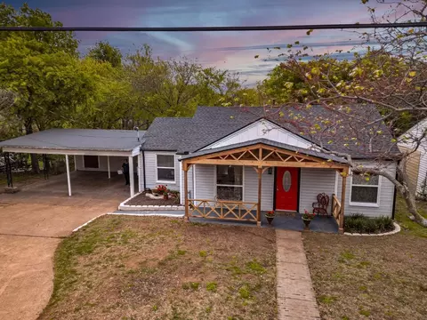 809 S Lamar St, Weatherford, TX 76086