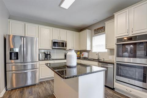12209 Shadybrook Dr, Fort Worth, TX 76244