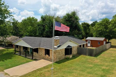 1202 S 8th Ave, Teague, TX 75860