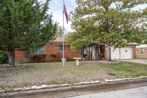 714 E 4th St, Weatherford, TX 76086