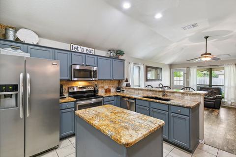 9017 Winding River Dr, Fort Worth, TX 76118