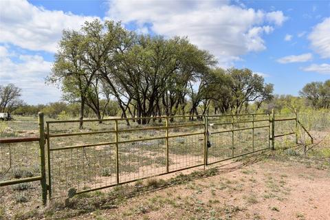 1520 Simpson St, Brady, TX 76825