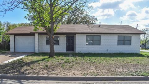 905 S Willow St, Brady, TX 76825